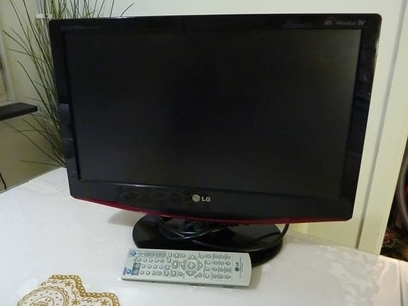 LG Tv 19 tum PC in, HDMI