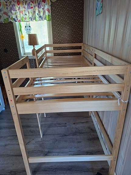 Säng, barnsäng