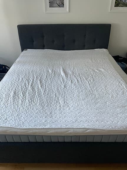 Säng IKEA IDANÄS 180x200 med madrass och madrasskydd