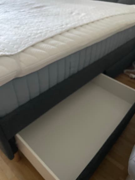 Säng IKEA IDANÄS 180x200 med madrass och madrasskydd