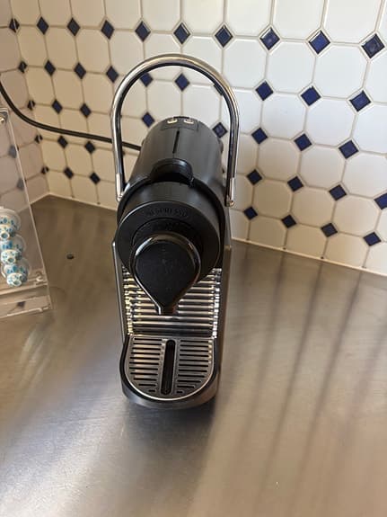Nespresso kapselmaskin svart/silver
