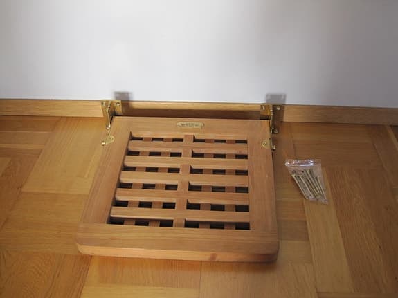 FÄLLBAR VÄGGSTOL TEAK "Skagerak"