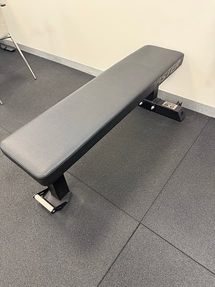 Master träningsbänk rak svart