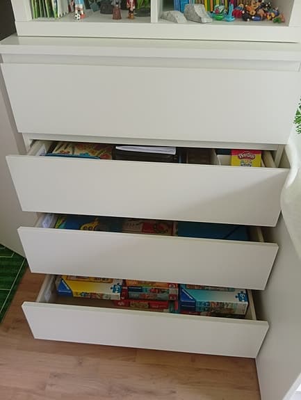 malm byrå från Ikea