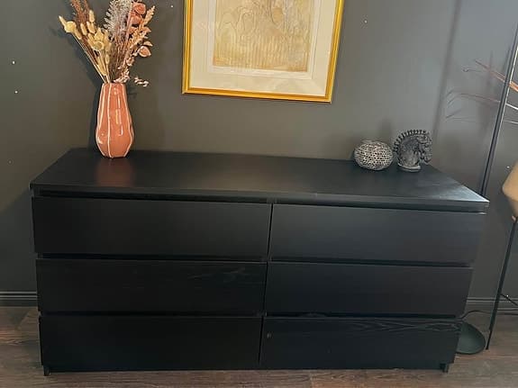 IKEA svart byrå med 6 lådor