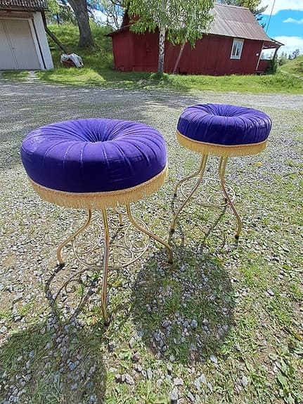 2 Vintage, Retro, Pallar med lila sammetsits och metallben