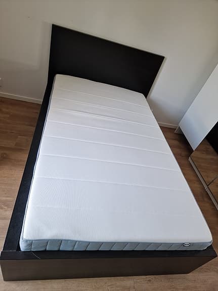 Madrass och bäddmadrass från IKEA