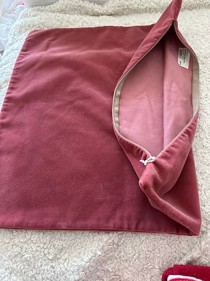 Lyxigt kuddöverdrag i sammet (50x50 cm) från Gocken Jobs /Jobs Handtryck