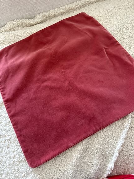 Lyxigt kuddöverdrag i sammet (50x50 cm) från Gocken Jobs /Jobs Handtryck
