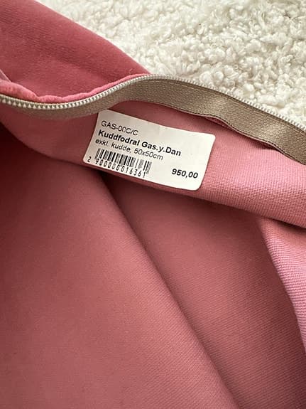 Lyxigt kuddöverdrag i sammet (50x50 cm) från Gocken Jobs /Jobs Handtryck