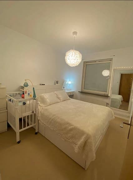 IKEA BRIMNES säng  med madrass /Sänggavel med hyllplan/