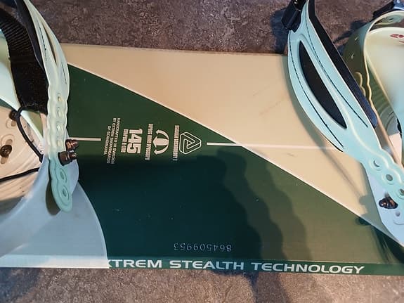 Extrem Stealth 145 cm snowboard grön/beige