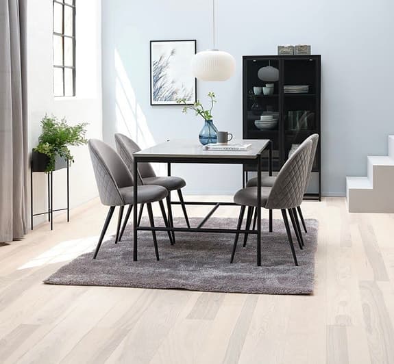 Matgrupp från Jysk – bord + 4 stolar