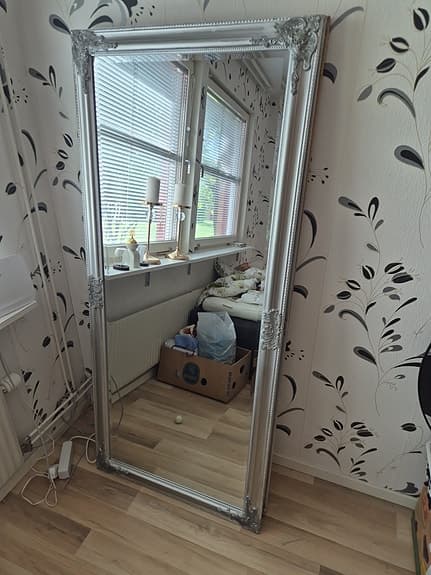 3 Stora spegel med dekorerad silver och guldram