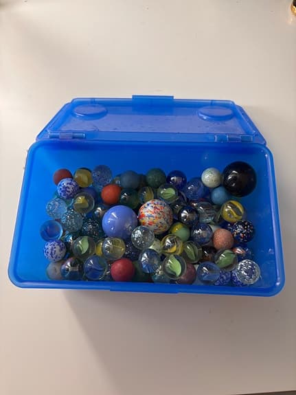 Låda med kulor / glaskulor