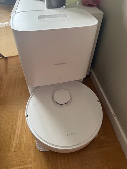 Dreame robotdammsugare med auto-empty basstation vit
