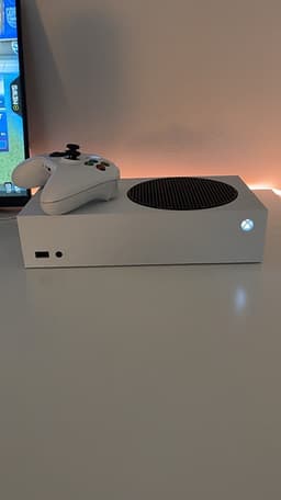Microsoft Xbox Series S spelkonsol med handkontroll och headset