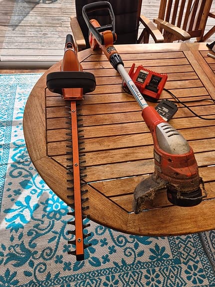Häcksax och grästrimmer