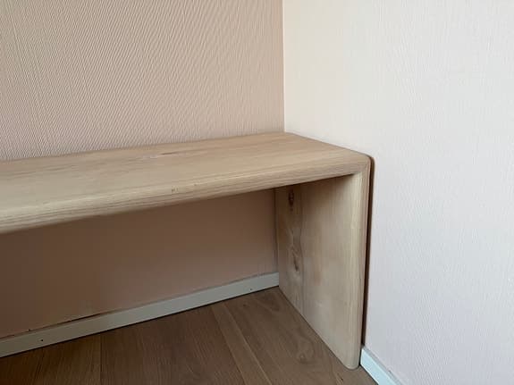 Sittbänk i massiv ask