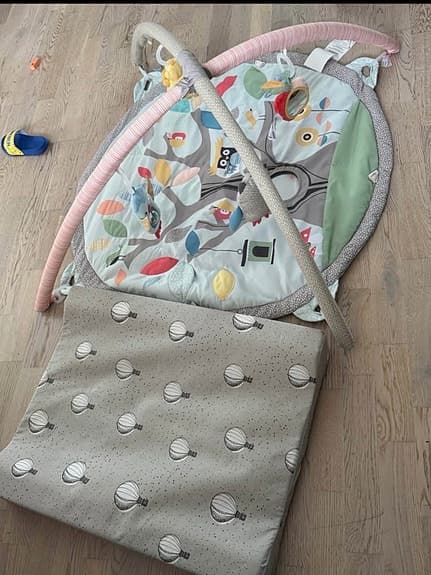 Baby Born babygym med lekbågar och hängande leksaker