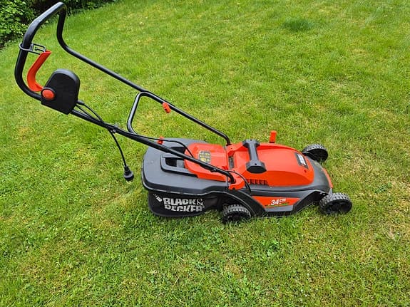 Black & Decker elgräsklippare med uppsamlare - 34 cm klippbredd