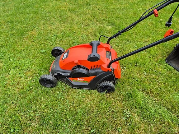 Black & Decker elgräsklippare med uppsamlare - 34 cm klippbredd