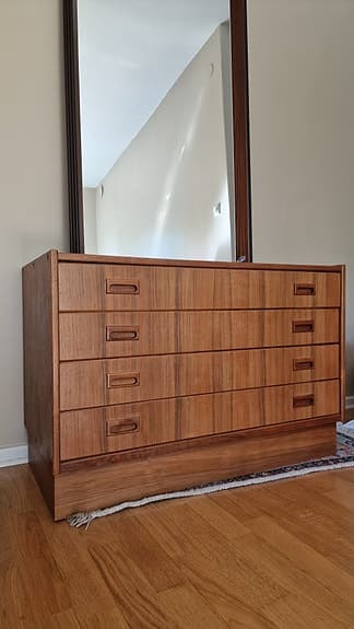 Vintage teak byrå