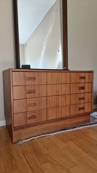 Vintage teak byrå