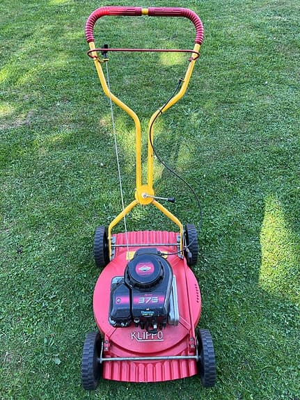 Klippo gräsklippare med Briggs & Stratton 375-motor röd