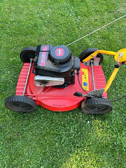 Klippo gräsklippare med Briggs & Stratton 375-motor röd
