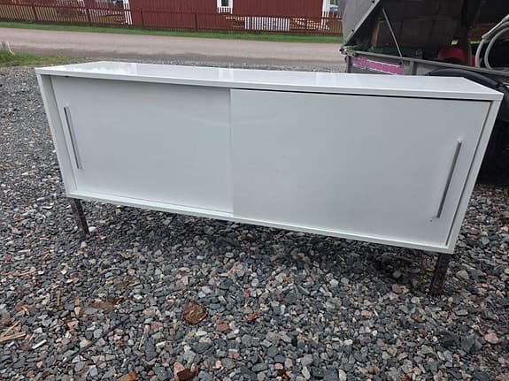 Förvaring med skjutdörrar