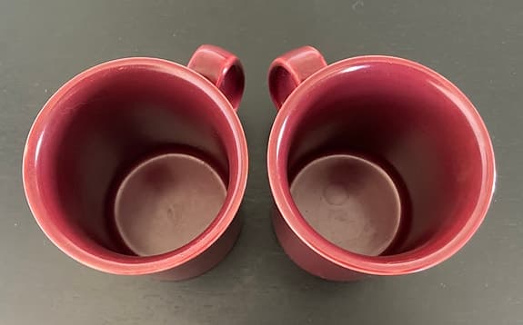 Vintage! 2st vinröda muggar - made in England