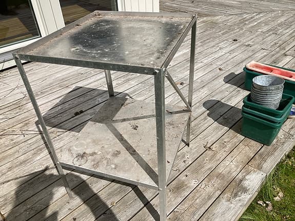 Metallbord från växthus