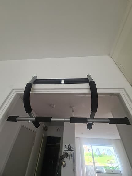 Dörrtrapets / Pull up-bar för hemmaträning