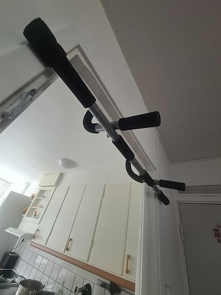 Dörrtrapets / Pull up-bar för hemmaträning