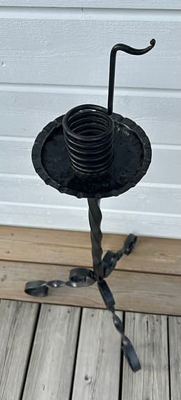 Smidesljusstake / golvljusstake i svartsmide från cirka 1950–1970-tal