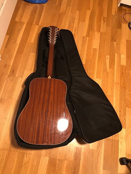 Cort 12-strängad akustisk gitarr med fodral