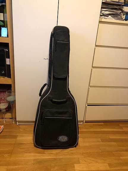 Cort 12-strängad akustisk gitarr med fodral