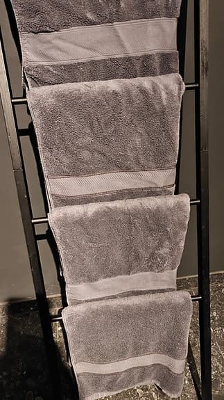 4 stycken stora handdukar 70x140 samt två gästhanddukar!