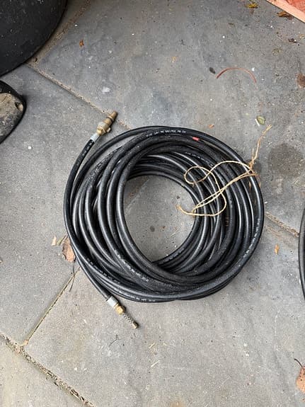Svarta högtrycksslangar  avlopsrensare karcher och nilfiak