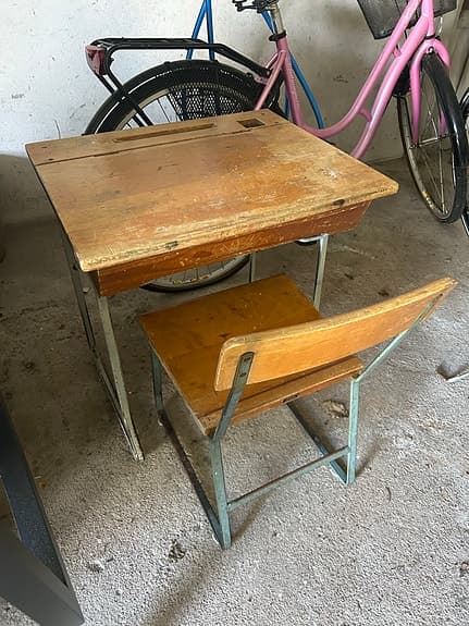 Skolbänk med stol