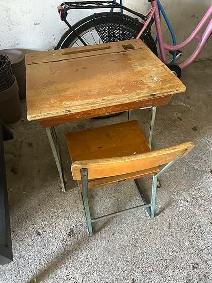 Skolbänk med stol