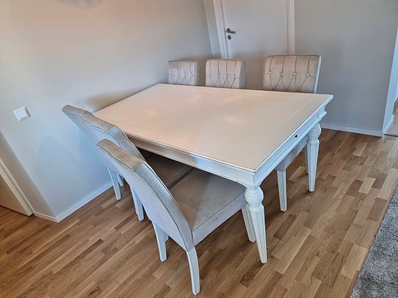 MIO PARIS matgrupp med 6 stolar