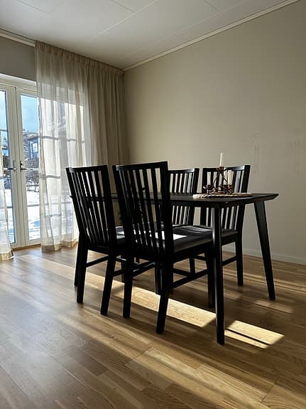 Matbord/ LISABO/ IKEA / Svart