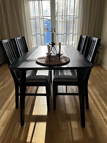 Matbord/ LISABO/ IKEA / Svart