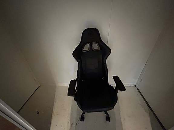 Svart DELTACO gaming stol