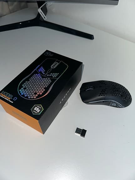 Gaming-kit i toppklass: Samsung 27" 144Hz, Apex Pro TKL & Glorious Wireless