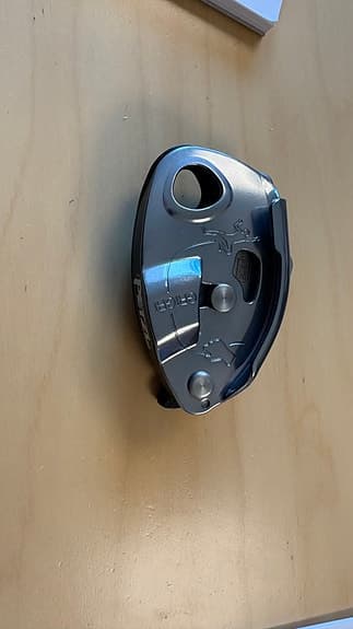 Petzl Grigri svarta hjälplåsande repbroms för sport- och inomhusklättring