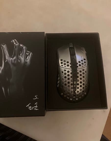 Finalmouse Starlight-12 TenZ gamingmus trådlös silver