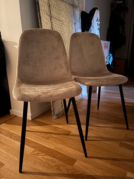 Ellos matstolar i grå sammet